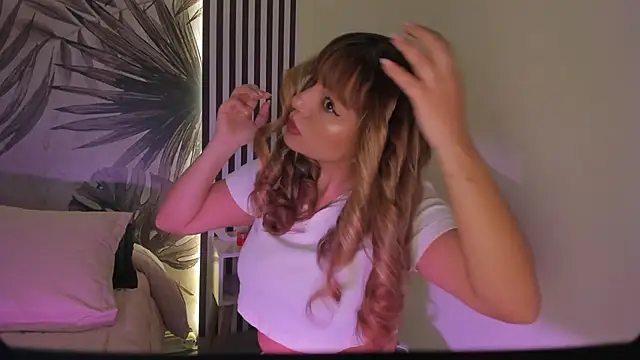 Snapshot of Samaantha-White chatting on February 13, 2026, 11:32 am Samaantha-White online show from February 13, 2026, 11:32 am