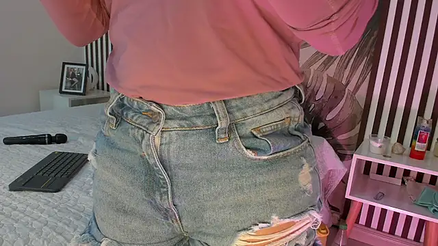 Samaantha-White online show from October 13, 2025, 11:56 am