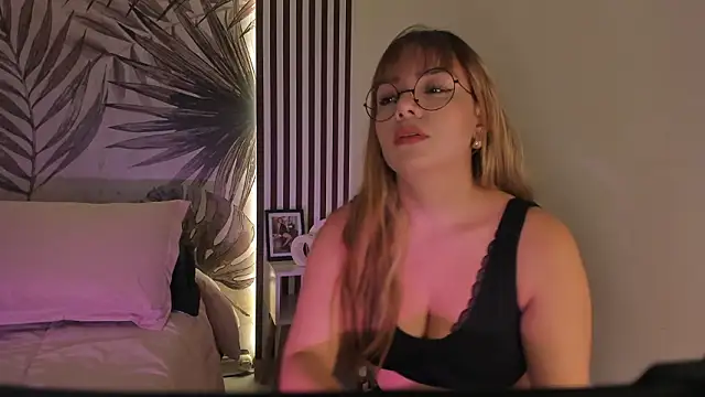 Snapshot of Samaantha-White chatting on February 25, 2026, 11:32 am Samaantha-White online show from February 25, 2026, 11:32 am