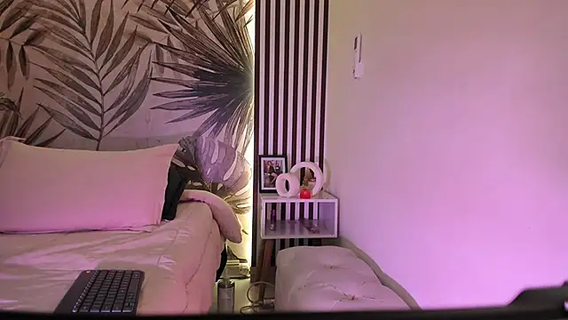 Snapshot of Samaantha-White chatting on March 2, 2026, 11:39 am Samaantha-White online show from March 2, 2026, 11:39 am