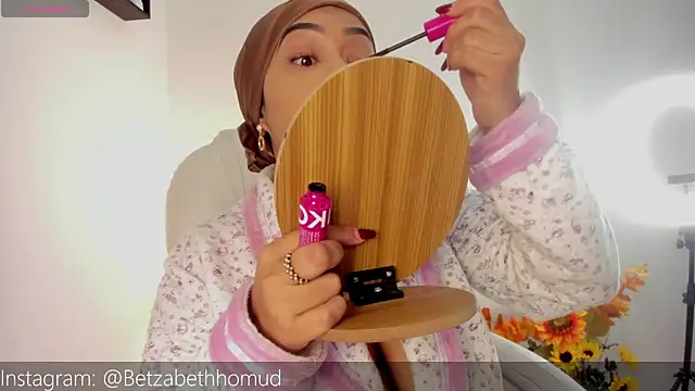 BetzabethHomud0 online show from April 9, 2026, 10:49 pm