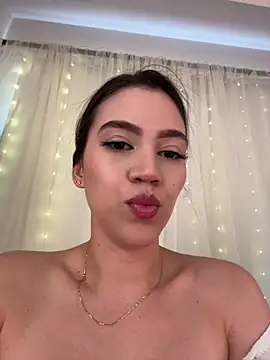 Snapshot of Amelia_Rouse chatting on May 25, 2026, 8:07 pm Amelia Rouse online show from May 25, 2026, 8:07 pm