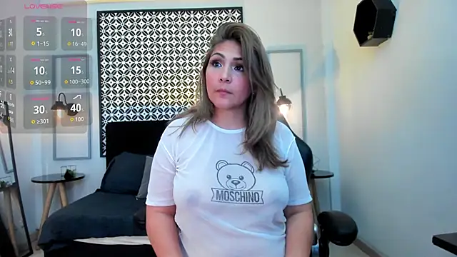 Melanie silver  online show from November 11, 2025, 8:58 pm