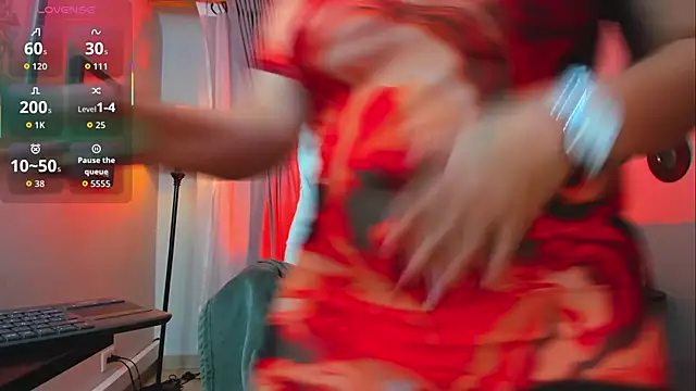 Melanie silver  online show from October 2, 2025, 9:07 pm