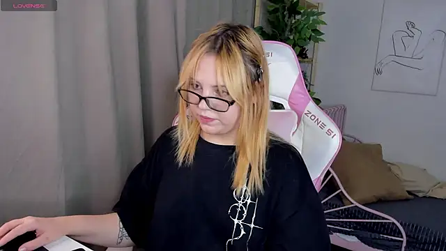 Stacy Luv online show from October 20, 2025, 1:18 am