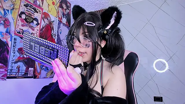 Snapshot of Purplee_Baby chatting on February 12, 2025, 9:54 pm Purplee Baby online show from February 12, 2025, 9:54 pm
