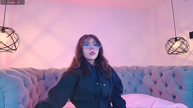 Snapshot of Purplee_Baby chatting on February 18, 2025, 8:03 pm Purplee Baby online show from February 18, 2025, 8:03 pm