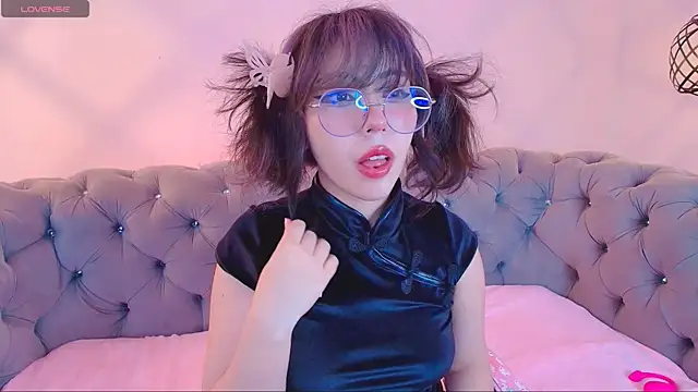 Snapshot of Purplee_Baby chatting on February 19, 2025, 2:12 am Purplee Baby online show from February 19, 2025, 2:12 am