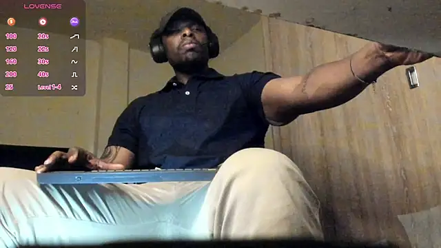 thomas santtos1 online show from July 16, 2026, 1:52 pm