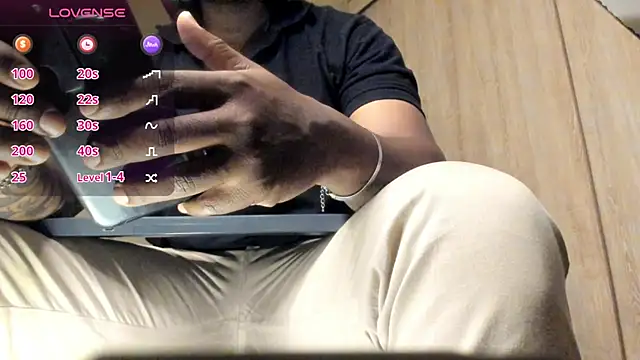 thomas santtos1 online show from July 28, 2026, 1:32 pm