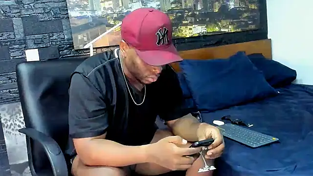 Snapshot of thomas_santtos1 chatting on March 11, 2025, 2:42 am thomas santtos1 online show from March 11, 2025, 2:42 am