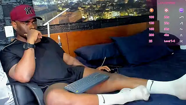 Snapshot of thomas_santtos1 chatting on March 1, 2025, 1:40 pm thomas santtos1 online show from March 1, 2025, 1:40 pm