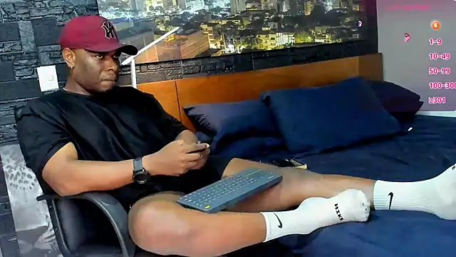 Snapshot of thomas_santtos1 chatting on March 13, 2025, 12:56 pm thomas santtos1 online show from March 13, 2025, 12:56 pm