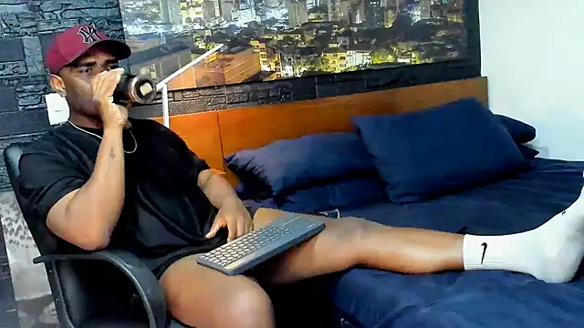 Snapshot of thomas_santtos1 chatting on March 11, 2025, 11:47 pm thomas santtos1 online show from March 11, 2025, 11:47 pm