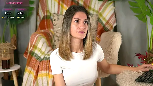 Snapshot of JuliaRichard chatting on November 14, 2025, 7:01 am JuliaRichard online show from November 14, 2025, 7:01 am