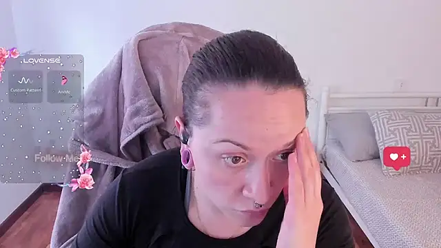 Snapshot of Domina_Deivis chatting on November 13, 2025, 2:32 pm Domina Deivis online show from November 13, 2025, 2:32 pm