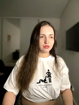 HoneySweetBee online show from November 4, 2025, 9:18 pm