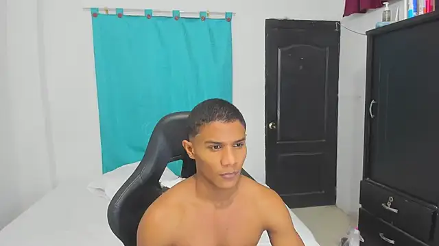 Snapshot of corzoethan chatting on October 22, 2025, 1:27 am corzoethan online show from October 22, 2025, 1:27 am