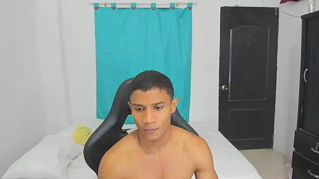 Snapshot of corzoethan chatting on September 17, 2025, 11:07 pm corzoethan online show from September 17, 2025, 11:07 pm