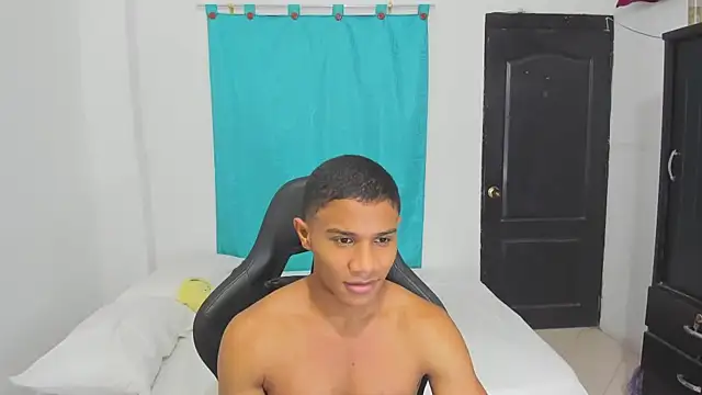 Snapshot of corzoethan chatting on September 10, 2025, 2:21 am corzoethan online show from September 10, 2025, 2:21 am