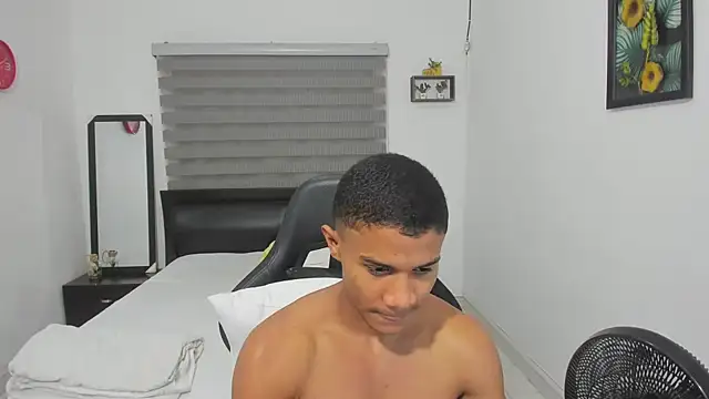 Snapshot of corzoethan chatting on November 13, 2025, 11:19 pm corzoethan online show from November 13, 2025, 11:19 pm