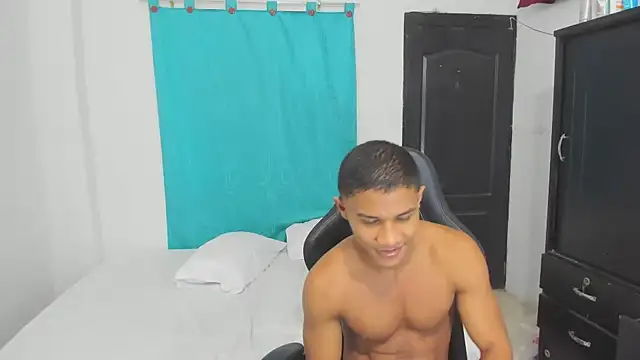 Snapshot of corzoethan chatting on October 7, 2025, 1:06 am corzoethan online show from October 7, 2025, 1:06 am