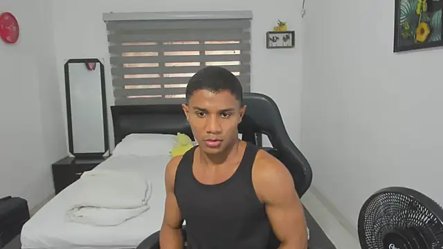 Snapshot of corzoethan chatting on November 4, 2025, 5:39 pm corzoethan online show from November 4, 2025, 5:39 pm