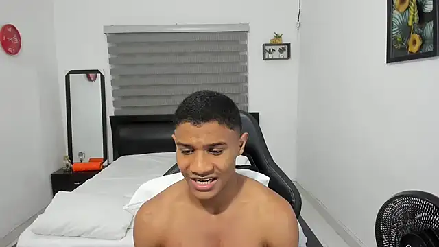 Snapshot of corzoethan chatting on November 21, 2025, 10:53 pm corzoethan online show from November 21, 2025, 10:53 pm