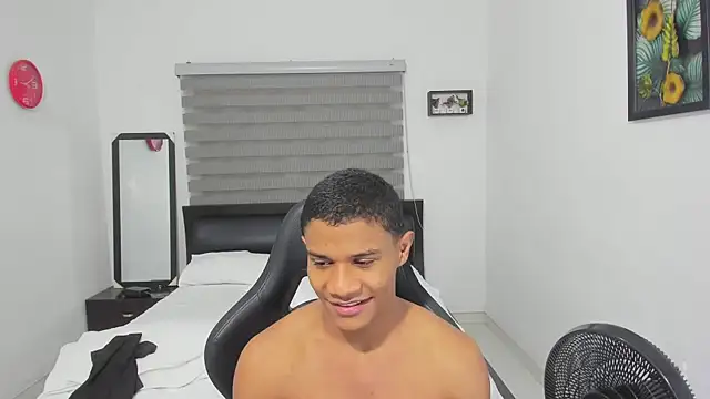 Snapshot of corzoethan chatting on October 28, 2025, 10:31 pm corzoethan online show from October 28, 2025, 10:31 pm