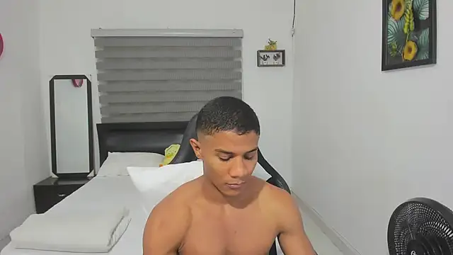 Snapshot of corzoethan chatting on November 8, 2025, 10:57 pm corzoethan online show from November 8, 2025, 10:57 pm