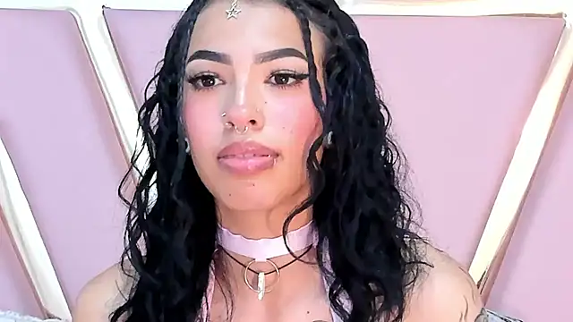 Snapshot of Eva_Benely chatting on December 19, 2024, 8:13 am Eva Benely online show from December 19, 2024, 8:13 am