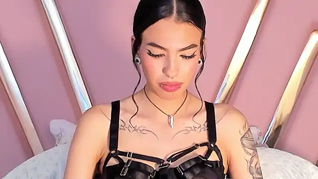 Snapshot of Eva_Benely chatting on September 19, 2025, 5:00 am Eva Benely online show from September 19, 2025, 5:00 am
