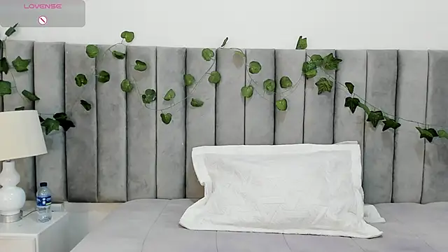 izadii online show from April 17, 2026, 1:58 pm