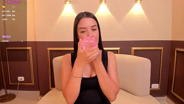 lexiethompson  online show from April 21, 2026, 12:12 pm