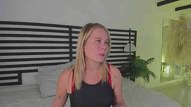 stefanny ruiz  online show from January 30, 2025, 12:16 pm