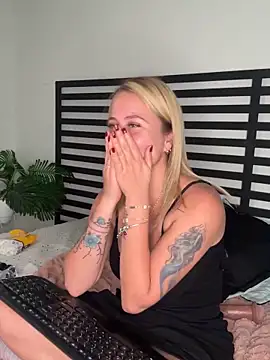 stefanny ruiz  online show from January 29, 2025, 3:47 pm