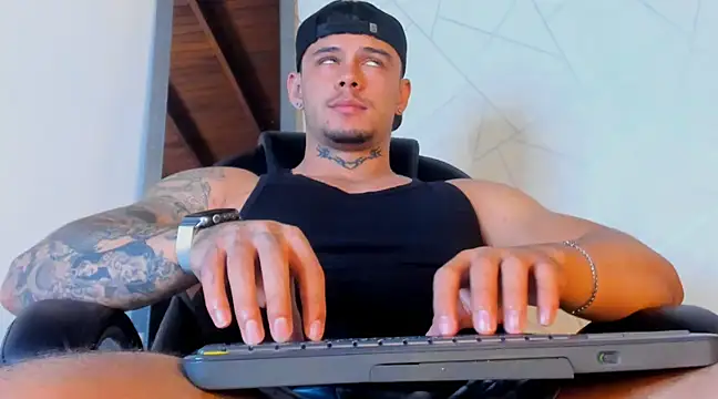 Snapshot of NoahhBrown chatting on March 10, 2025, 6:16 am NoahhBrown online show from March 10, 2025, 6:16 am