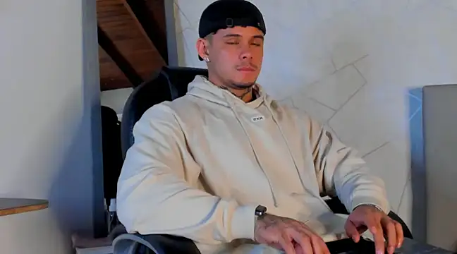 Snapshot of NoahhBrown chatting on March 23, 2025, 3:32 am NoahhBrown online show from March 23, 2025, 3:32 am