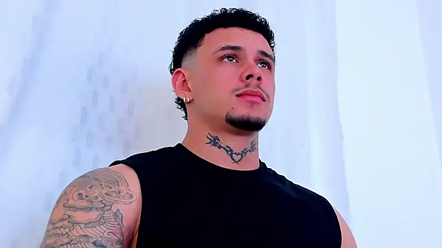 Snapshot of NoahhBrown chatting on November 9, 2025, 12:58 am NoahhBrown online show from November 9, 2025, 12:58 am