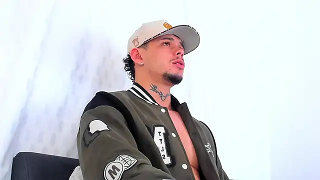 Snapshot of NoahhBrown chatting on October 12, 2025, 3:52 am NoahhBrown online show from October 12, 2025, 3:52 am