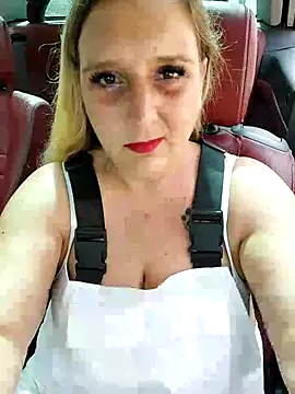 Snapshot of BecciDeluxe chatting on September 28, 2025, 1:07 pm BecciDeluxe online show from September 28, 2025, 1:07 pm