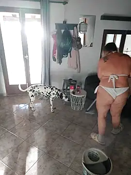 BecciDeluxe online show from November 12, 2025, 3:38 pm