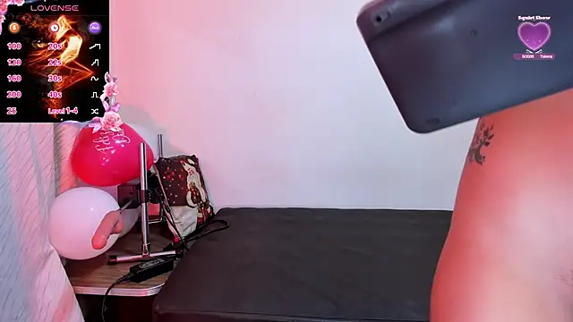 cleopatraa online show from December 4, 2025, 5:12 pm