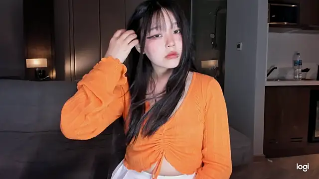 hee young11 online show from March 10, 2025, 2:16 pm