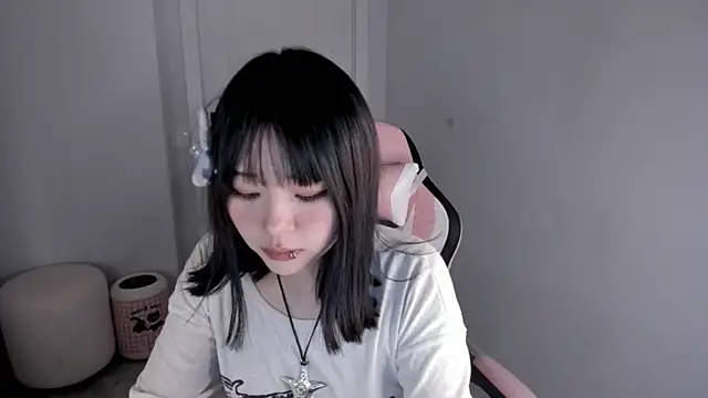 hee young11 online show from November 26, 2025, 8:20 pm