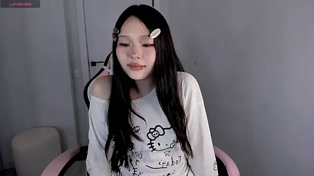 hee young11 online show from October 19, 2025, 3:48 pm