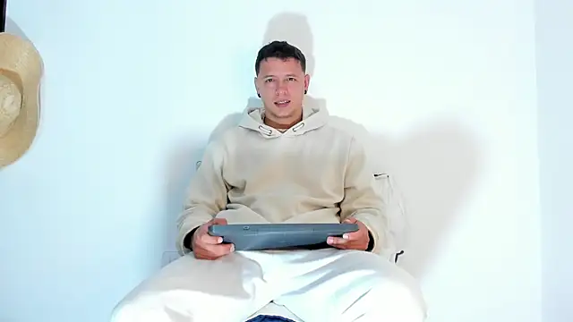 Snapshot of MITCHELL_BURNS chatting on February 24, 2025, 12:16 pm MITCHELL BURNS online show from February 24, 2025, 12:16 pm