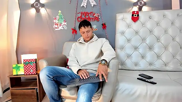 Snapshot of MITCHELL_BURNS chatting on December 14, 2024, 11:45 pm MITCHELL BURNS online show from December 14, 2024, 11:45 pm