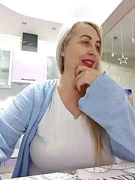 Snapshot of HotJanet chatting on February 19, 2025, 3:27 pm HotJanet online show from February 19, 2025, 3:27 pm