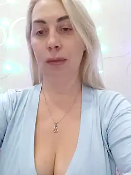 Snapshot of HotJanet chatting on January 14, 2025, 6:28 pm HotJanet online show from January 14, 2025, 6:28 pm